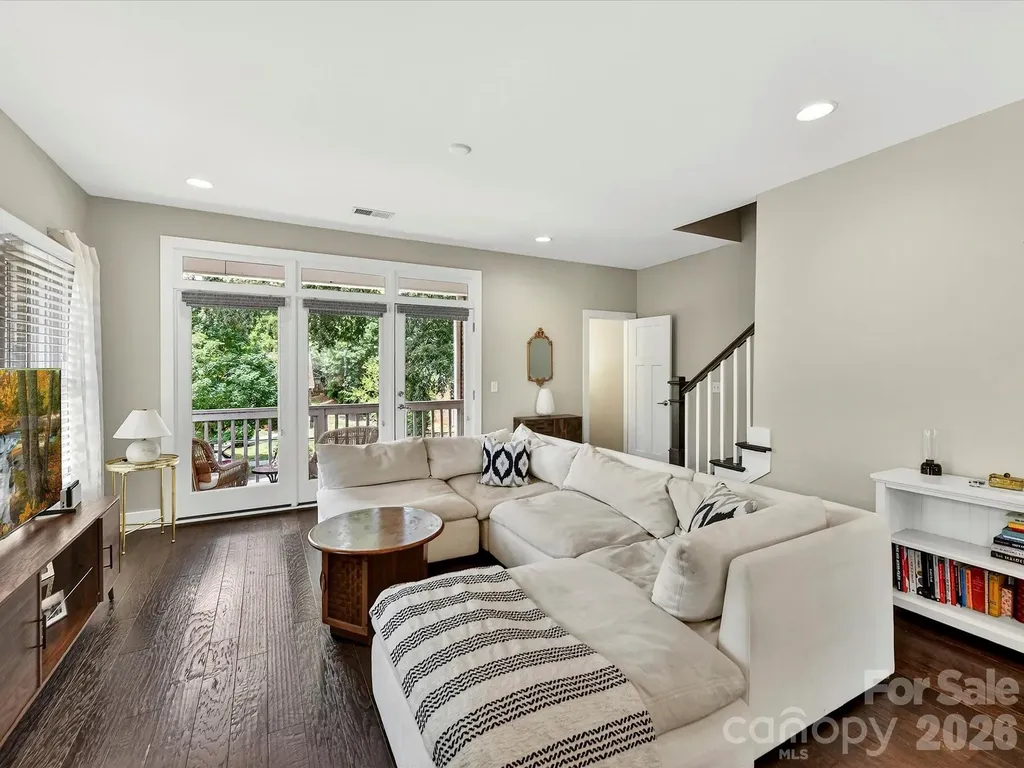 131 Grandin Road Charlotte NC 28208