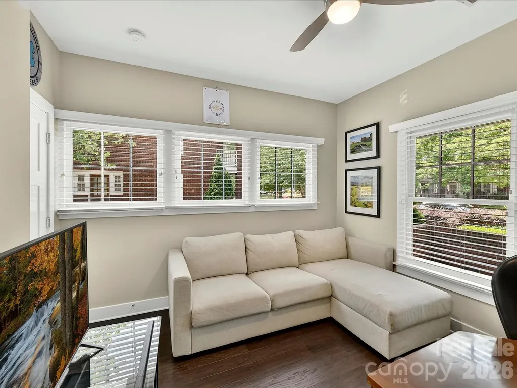 131 Grandin Road Charlotte NC 28208