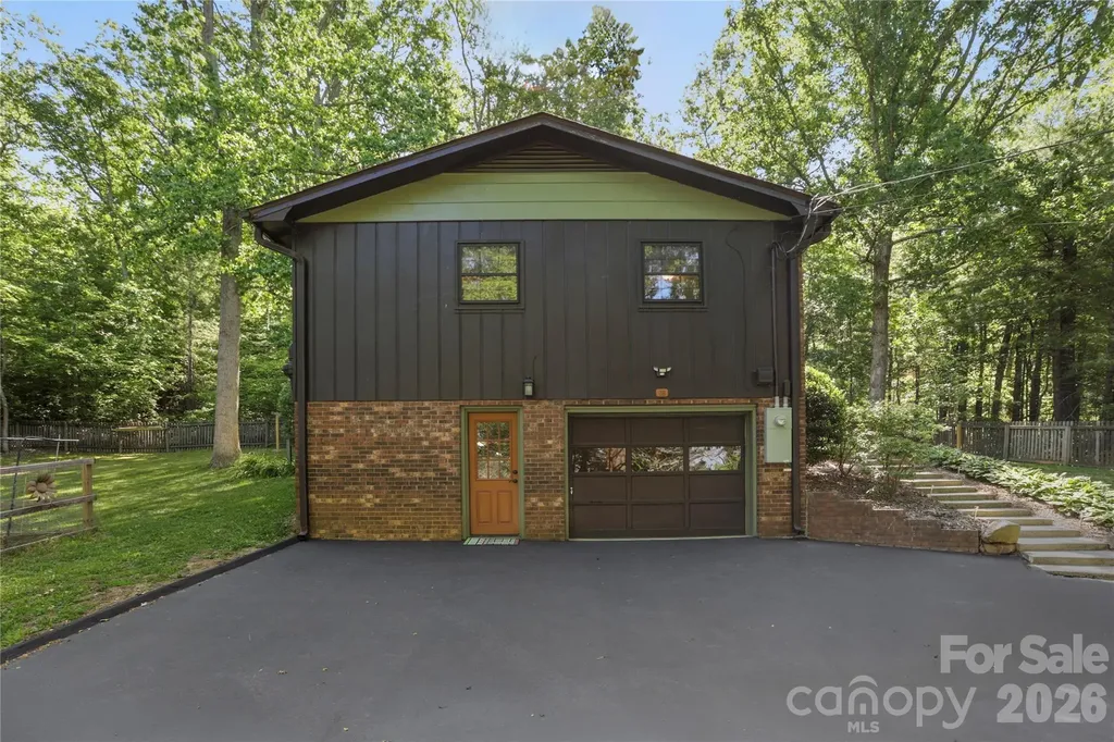 38 Nixon Terrace Asheville NC 28805