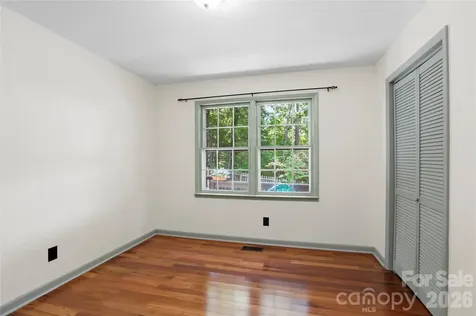 38 Nixon Terrace Asheville NC 28805