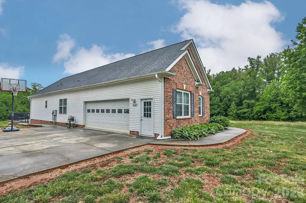 3127 Yorkshire Lane Boonville NC 27011