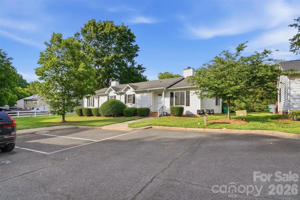 6027 Crape Myrtle Lane Charlotte NC 28216