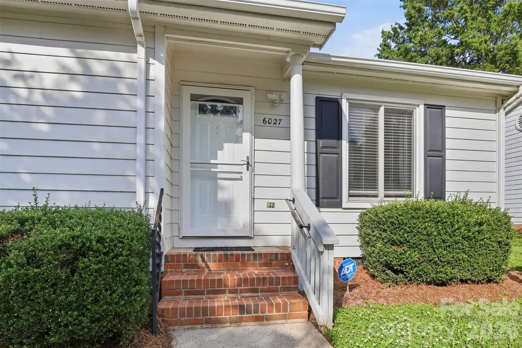6027 Crape Myrtle Lane Charlotte NC 28216