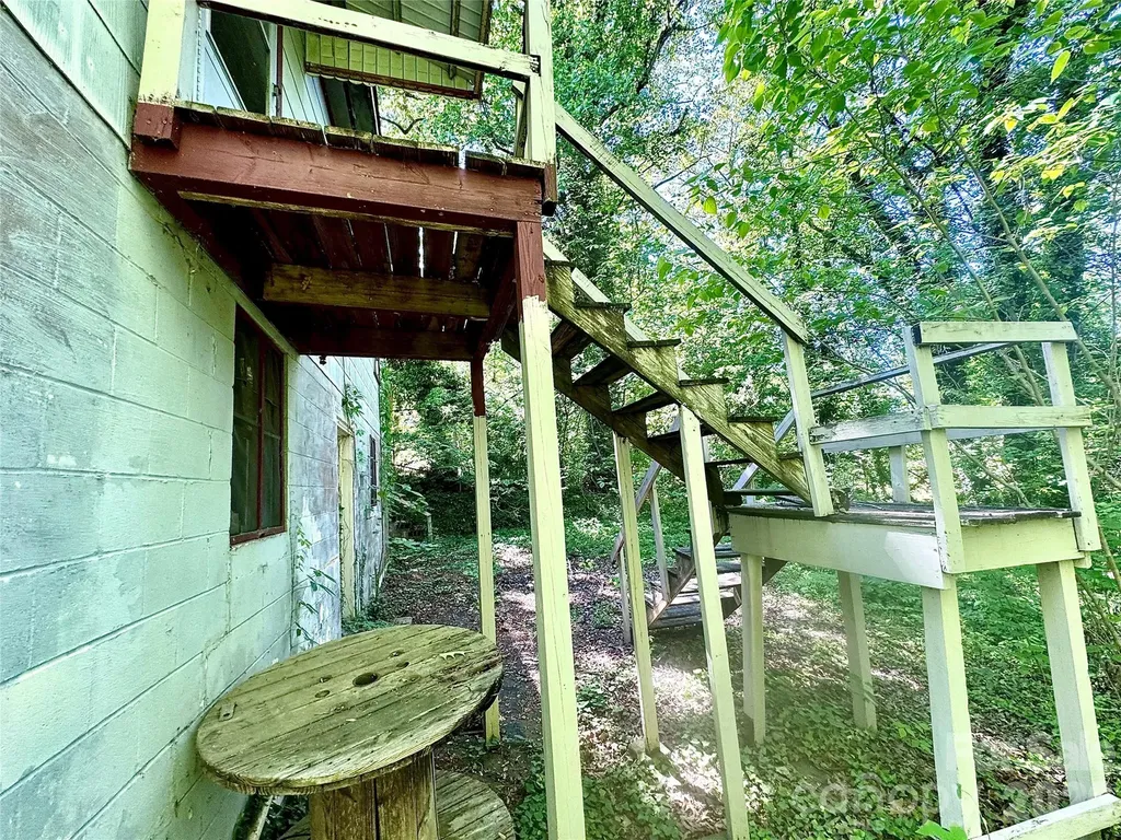 141 10th Avenue SE Hickory NC 28602