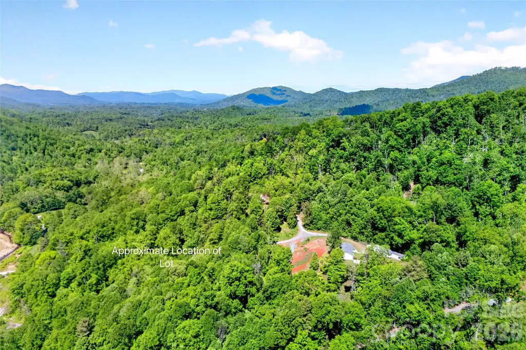 V/l Wolf Crossing Bakersville NC 28705