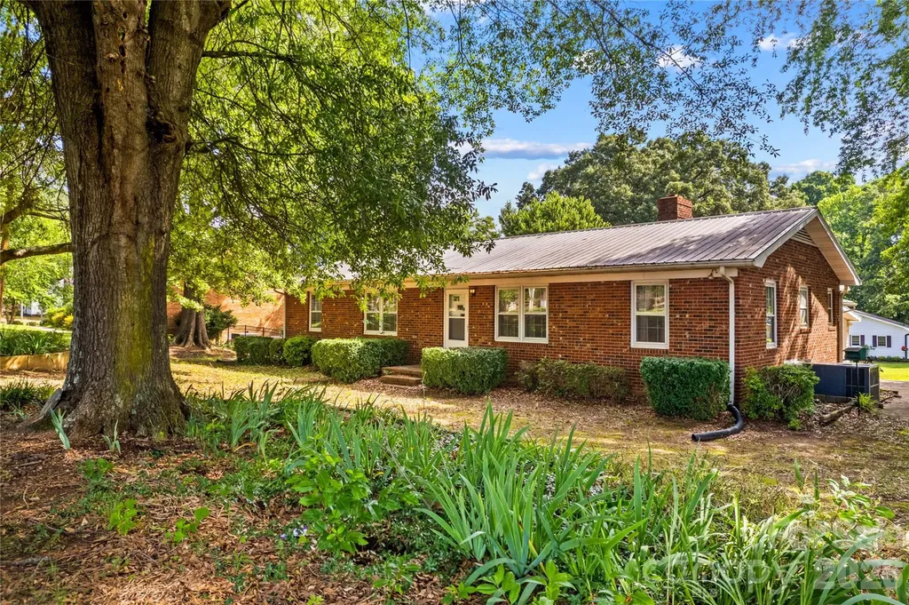 1059 Shearers Road Mooresville NC 28115