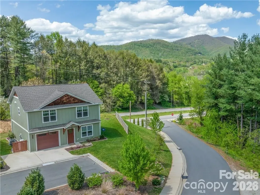101 Towne Place Clyde NC 28721