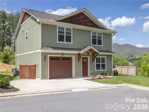 101 Towne Place Clyde NC 28721