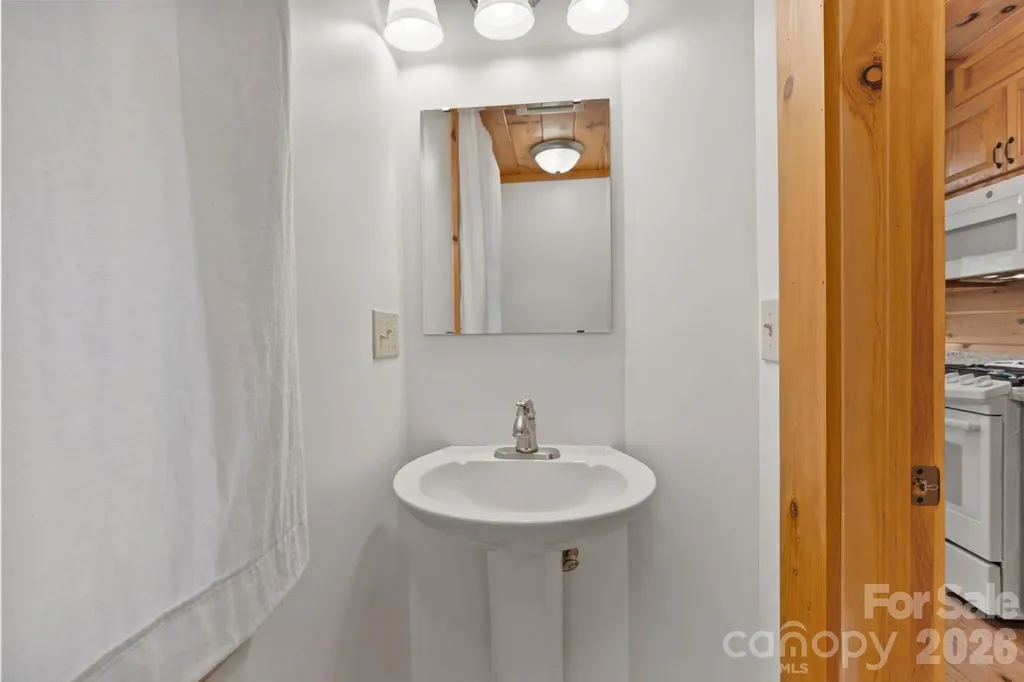 280 Hidden Lake Parkway Nebo NC 28761