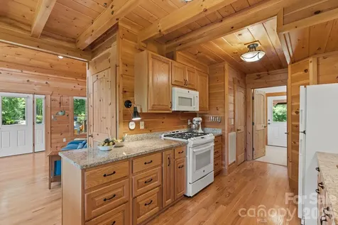 280 Hidden Lake Parkway Nebo NC 28761