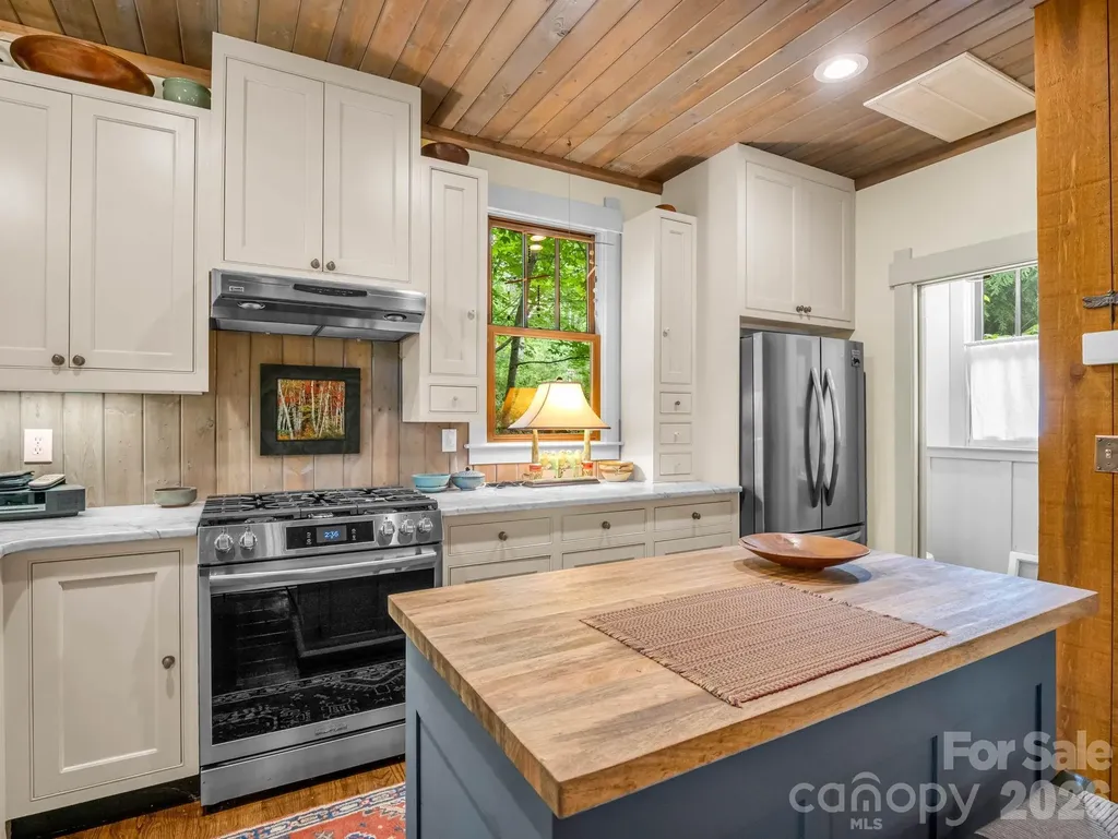 46 Cheshire Drive Black Mountain NC 28711