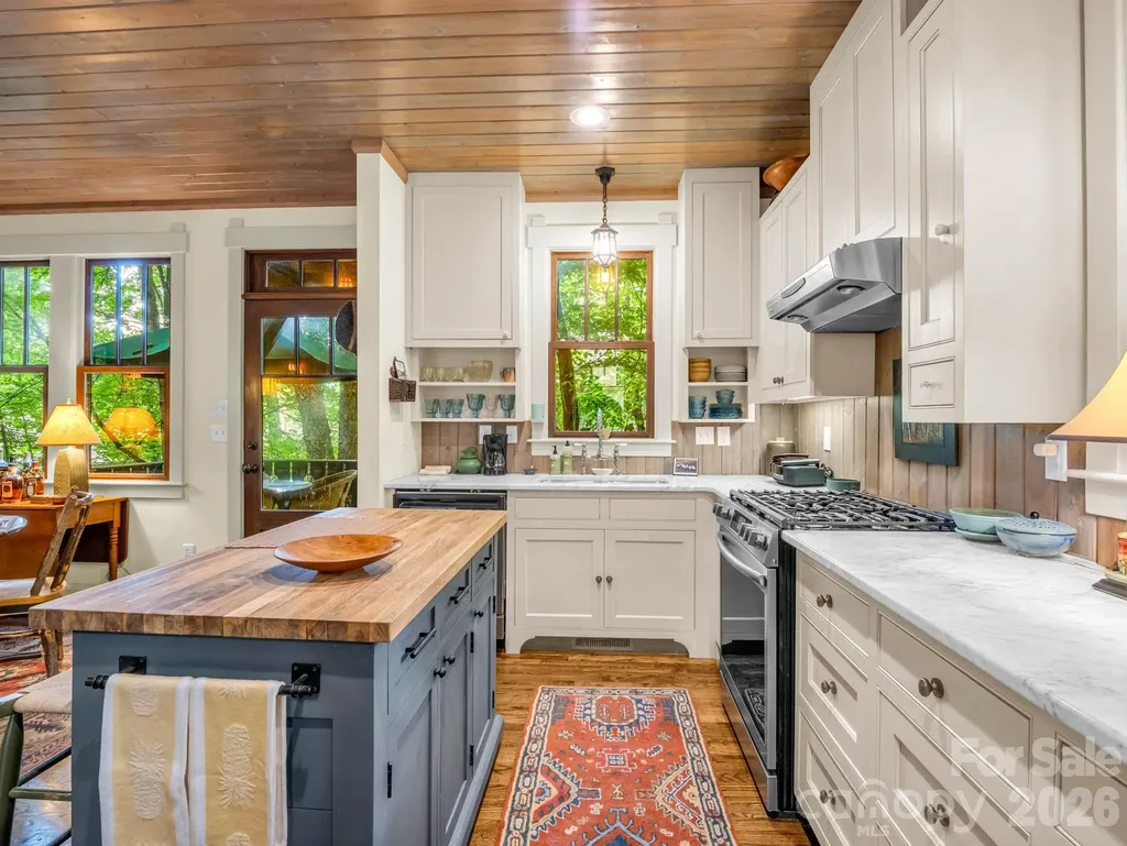 46 Cheshire Drive Black Mountain NC 28711