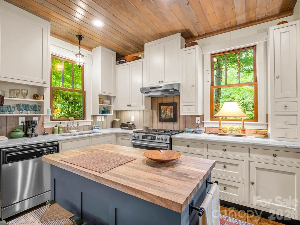 46 Cheshire Drive Black Mountain NC 28711