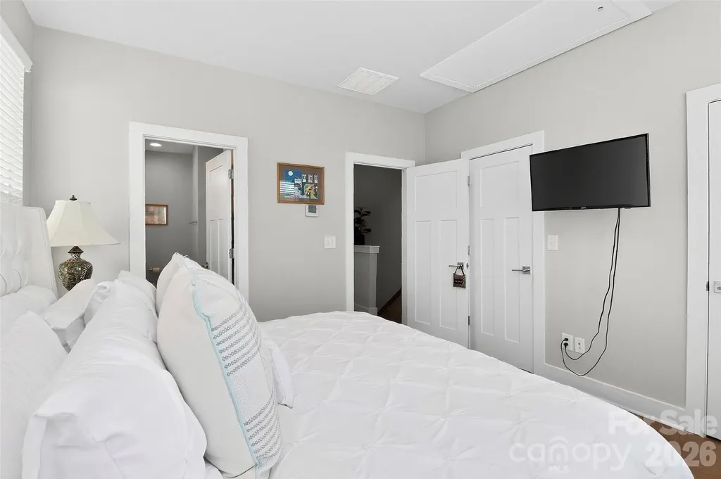 2111 Isom Street Charlotte NC 28208