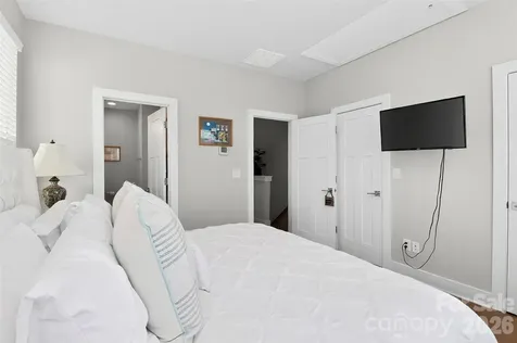 2111 Isom Street Charlotte NC 28208