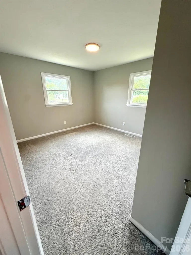 130 N Arlington Avenue Jonesville NC 28642