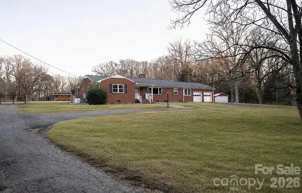 2727 N Moore Road Robbins NC 27325