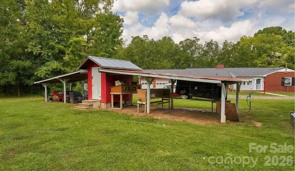 2727 N Moore Road Robbins NC 27325