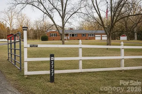 2727 N Moore Road Robbins NC 27325