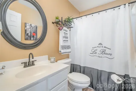 6859 Lakecrest Court Denver NC 28037