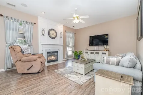 6859 Lakecrest Court Denver NC 28037