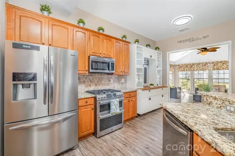 6859 Lakecrest Court Denver NC 28037