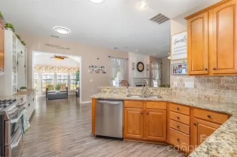 6859 Lakecrest Court Denver NC 28037