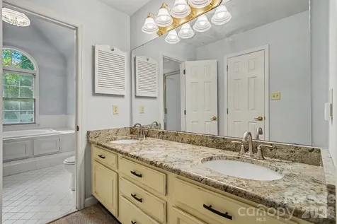 3032 Oakcroft Drive Matthews NC 28105