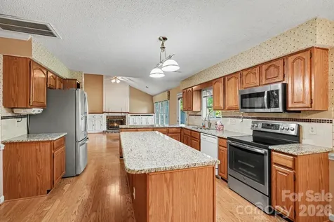 3032 Oakcroft Drive Matthews NC 28105