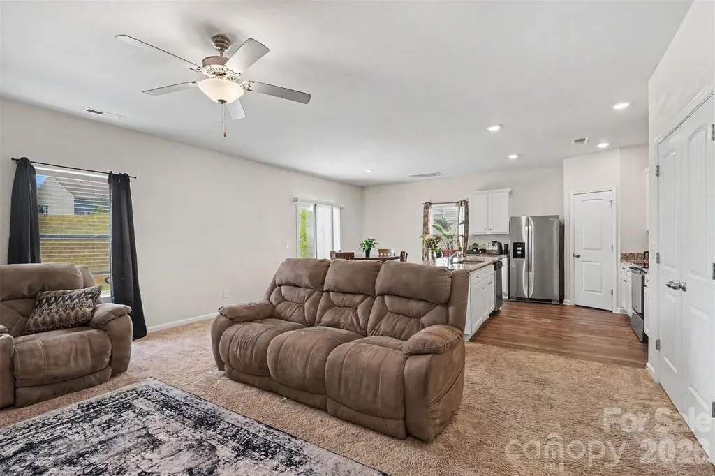 1112 Creedmore Court Charlotte NC 28215