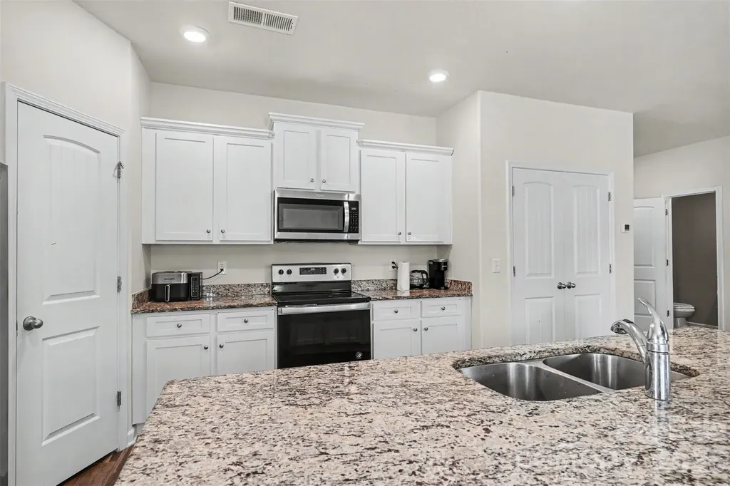1112 Creedmore Court Charlotte NC 28215