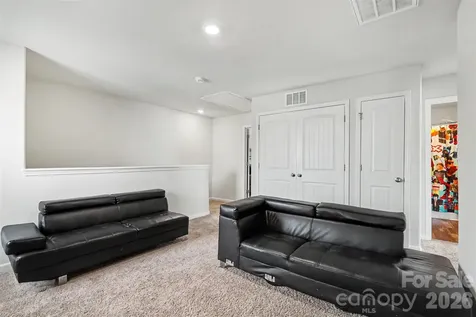 1112 Creedmore Court Charlotte NC 28215