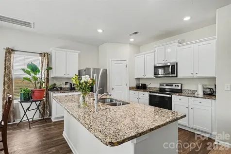 1112 Creedmore Court Charlotte NC 28215