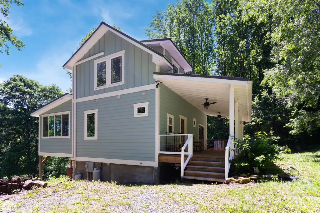 1621 Upward Way Waynesville NC 28786