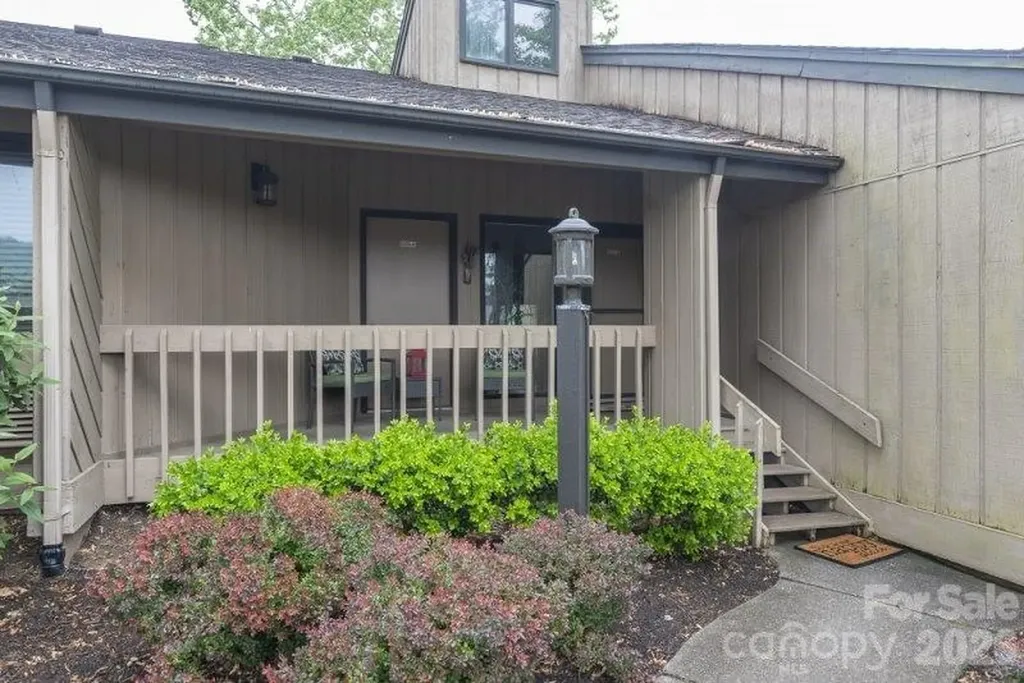 147 W Lake Drive S Lake Lure NC 28746