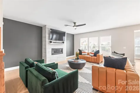 12205 Hollinhope Drive Charlotte NC 28278