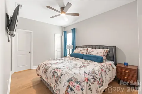 12205 Hollinhope Drive Charlotte NC 28278