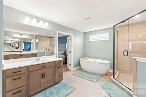 12205 Hollinhope Drive Charlotte NC 28278