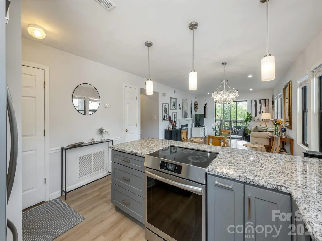 1305 Abbey Circle Asheville NC 28805