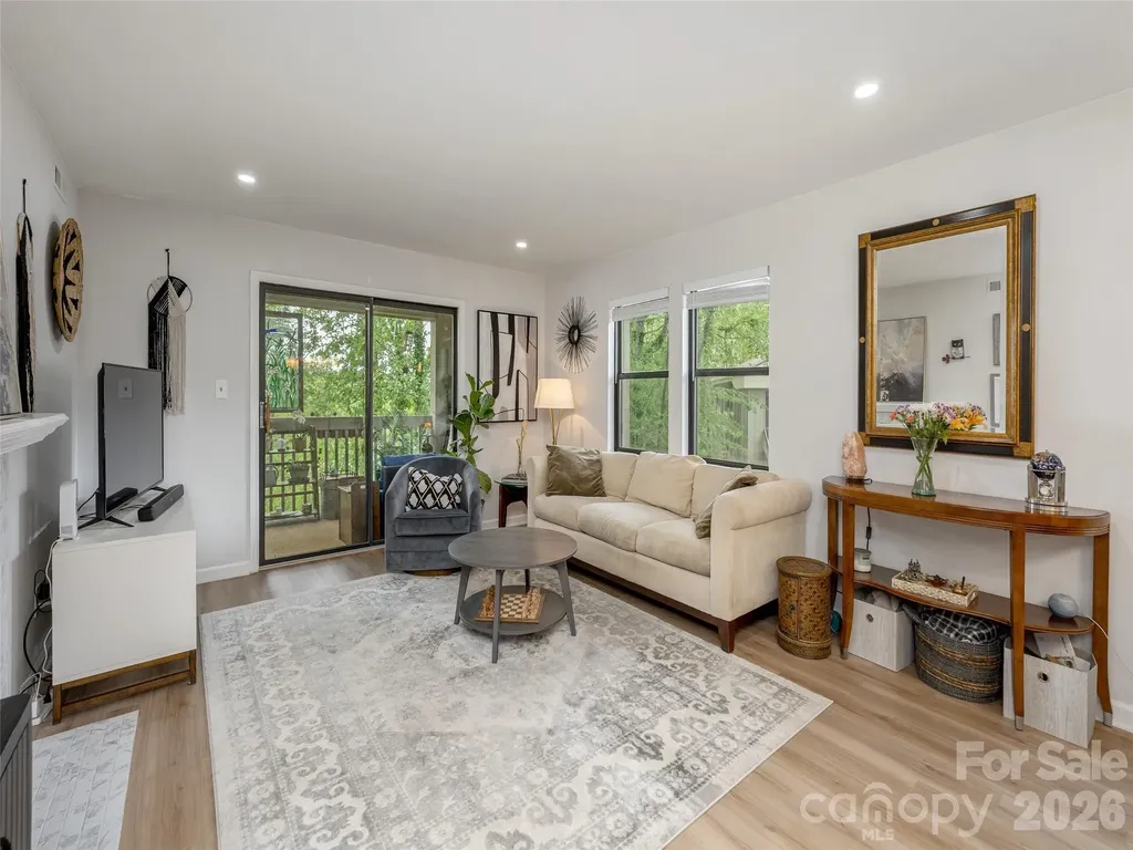 1305 Abbey Circle Asheville NC 28805