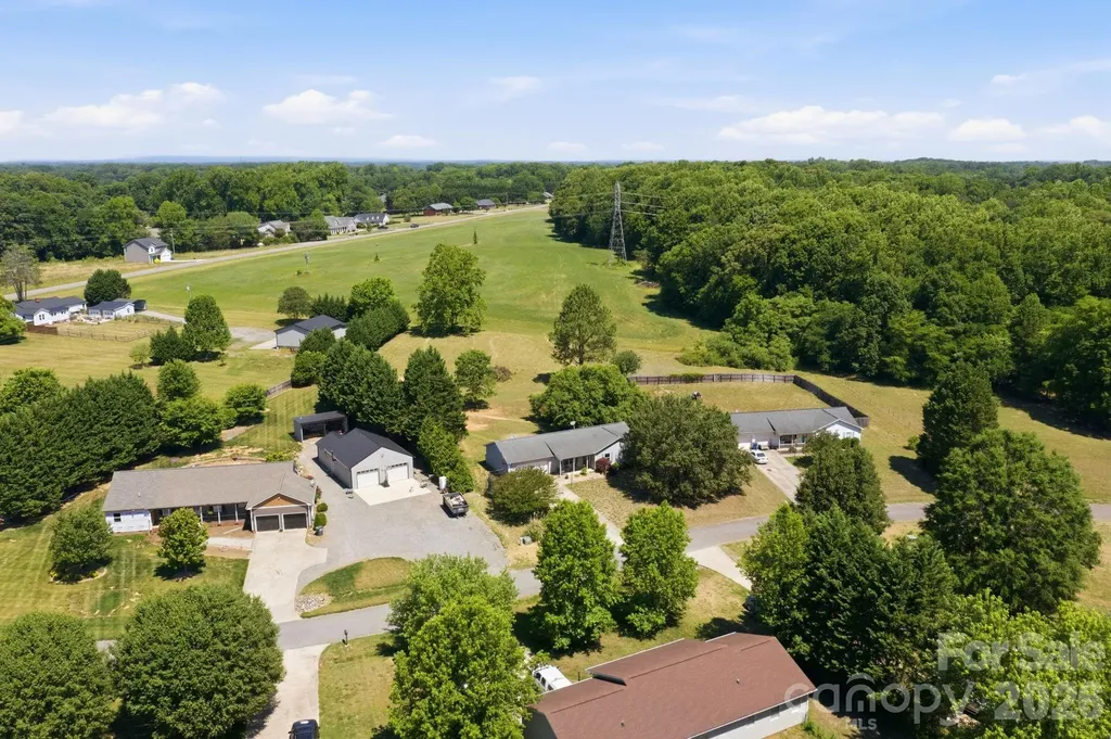 129 Salem Meadow Drive Statesville NC 28625