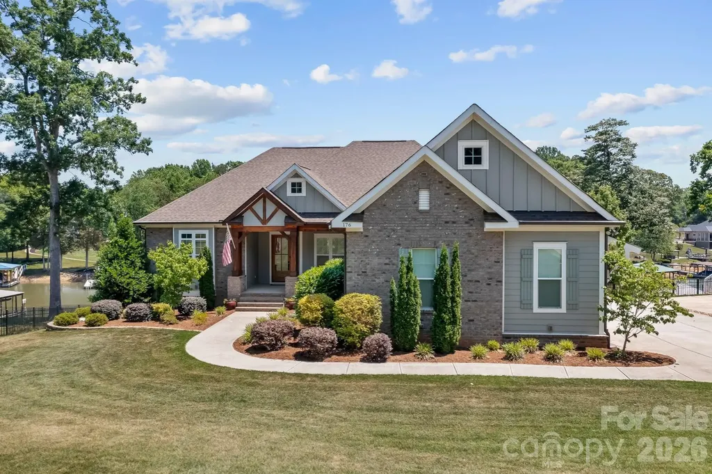 176 Hazelton Loop Mooresville NC 28117