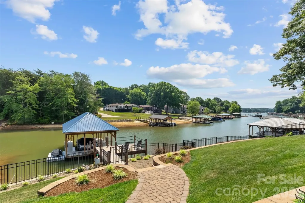 176 Hazelton Loop Mooresville NC 28117