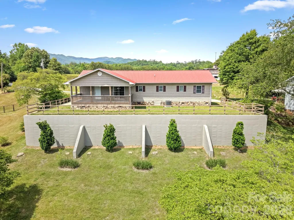 533 Lemons Branch Road Bryson City NC 28713