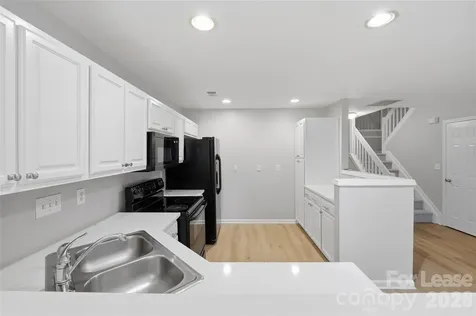 8144 Christmas Court Charlotte NC 28216