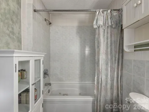 112 Lyndale Road Hendersonville NC 28739