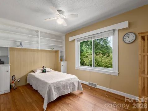 112 Lyndale Road Hendersonville NC 28739
