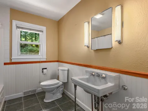 112 Lyndale Road Hendersonville NC 28739