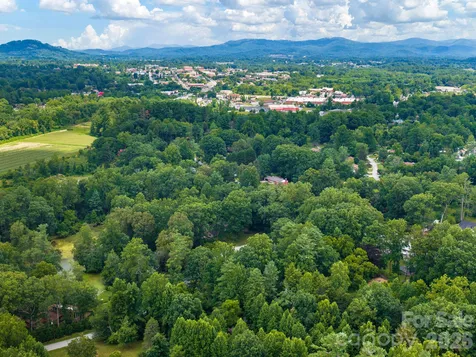 112 Lyndale Road Hendersonville NC 28739