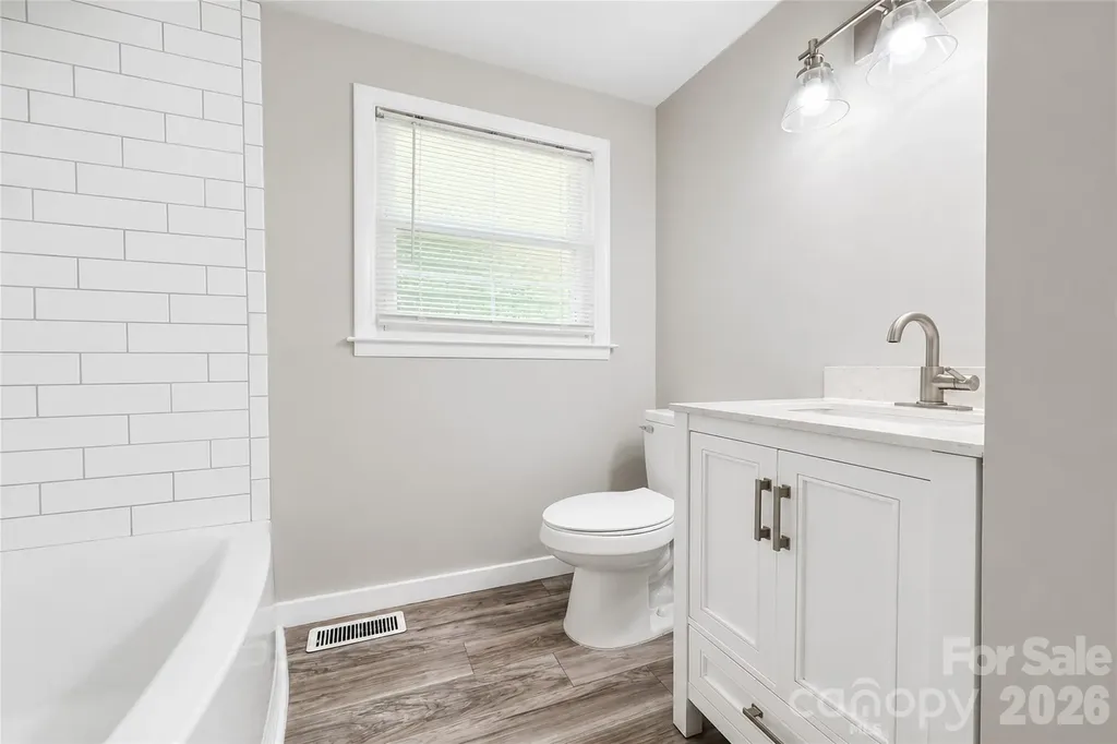 2121 24th Street NE Hickory NC 28601